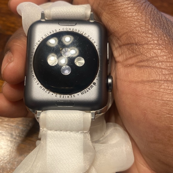 Series 3, Apple Watch 42MM - Picture 5 of 11